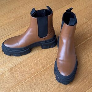 Zara Tan Chelsea Boots with Black Soles